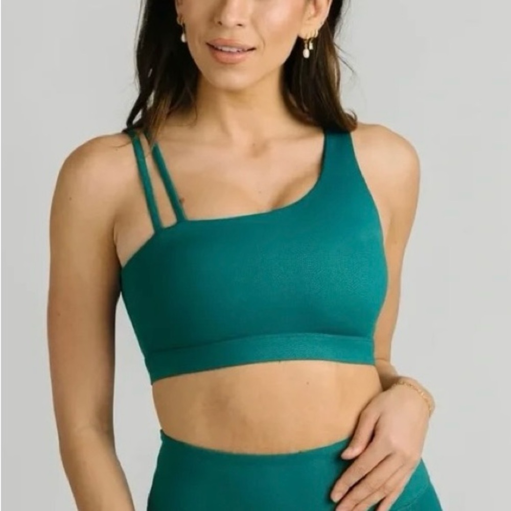 Zyia Asymmetrical Light n Tight Sports Bra